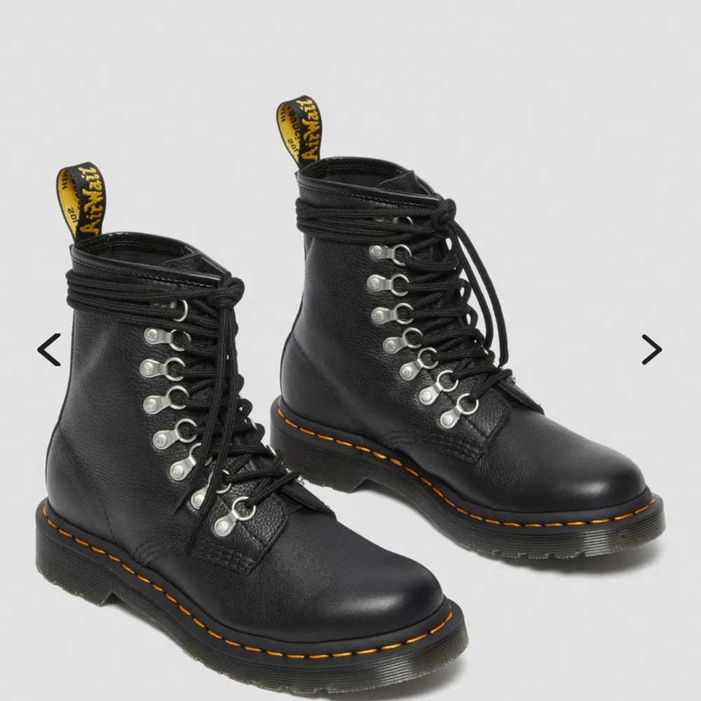 Dr. Martens 1460 LACED VIRGINIA LEATHER LACE UP BOOTS